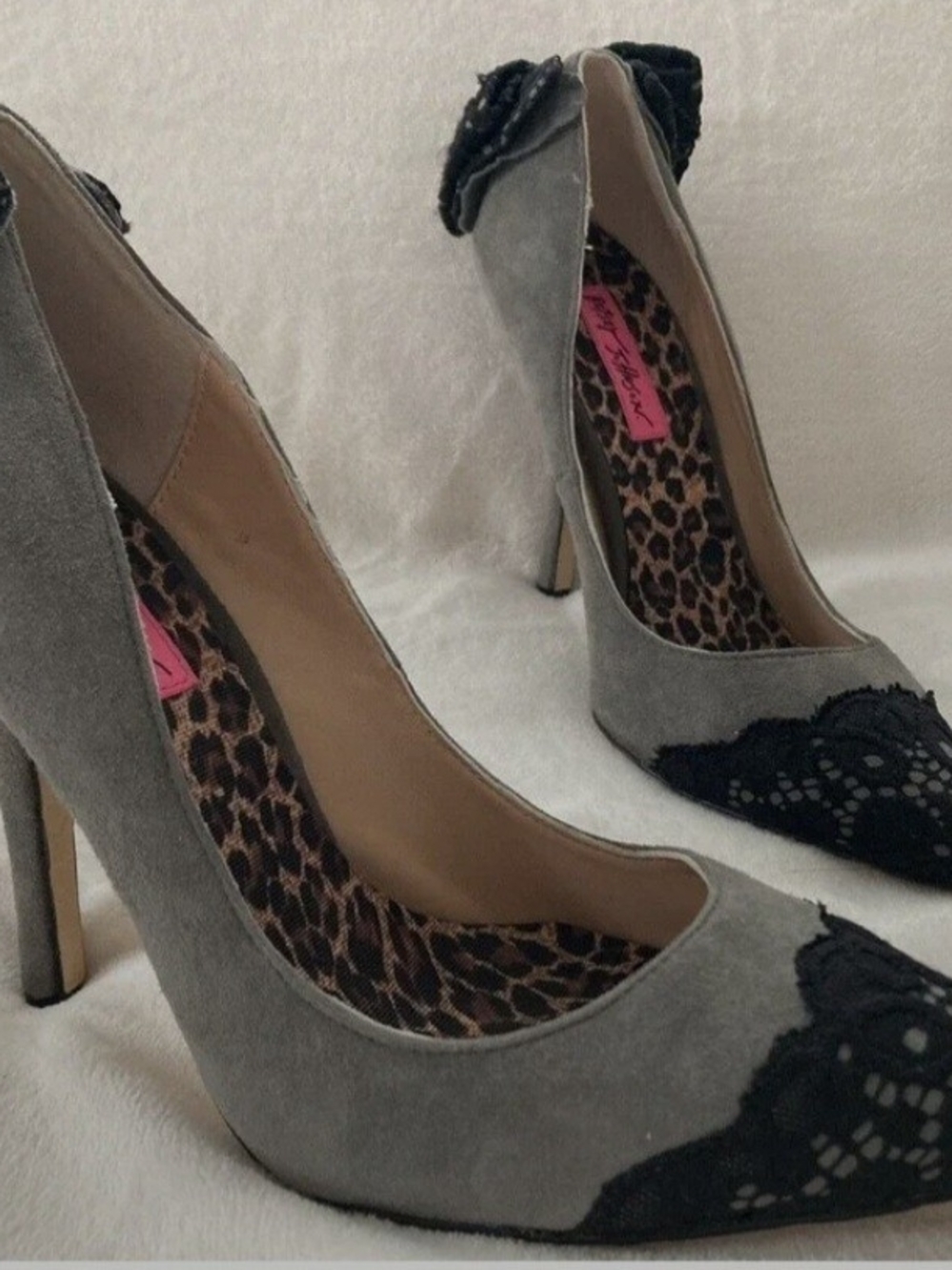 Betsey Johnson "Itsy" Gray Suede & Black Lace Stiletto Pumps Size 6.5